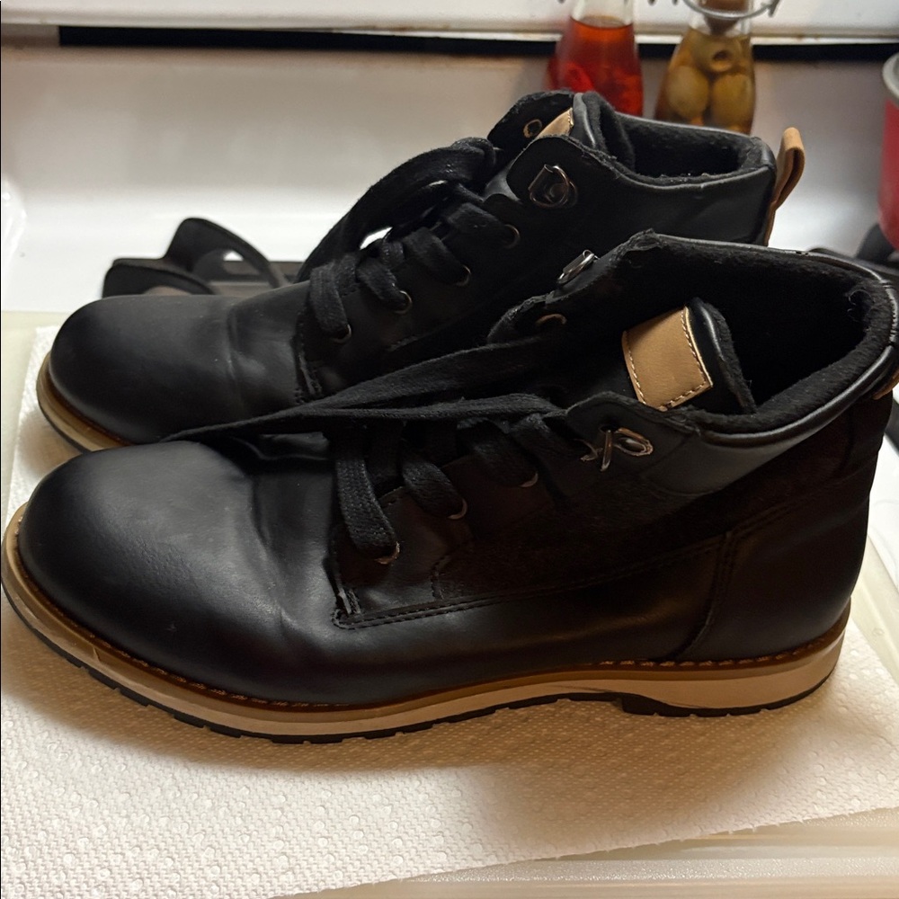 Cat & Jack Boys Boots Size 6
